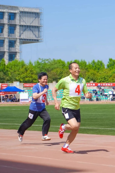 崔比赛，运动场上的耀眼之星